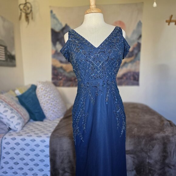 Adrianna Papell Navy Beaded Cold Shoulder Gown V-Neck Formal Evening Dress 12P - Picture 3 of 15